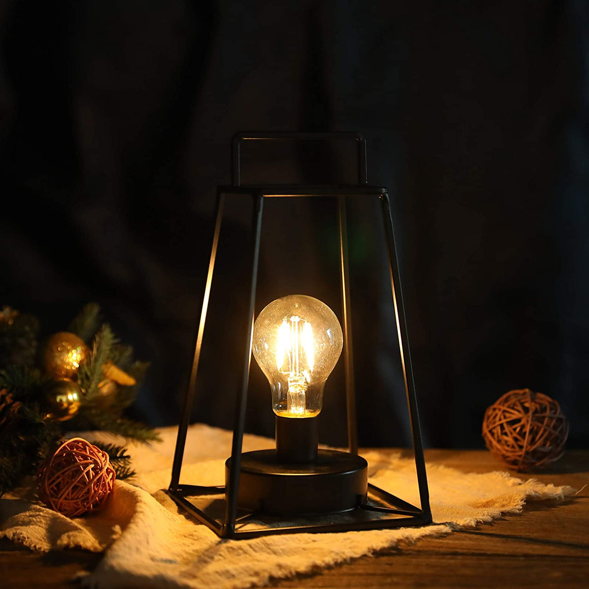 Lattice Table Lamp
